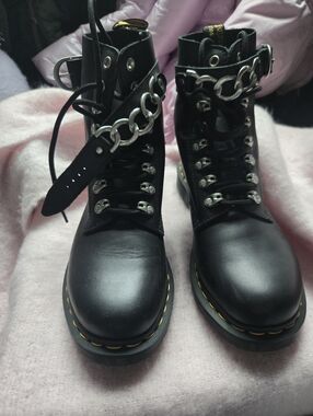 Dr Martens Boots with Chain Accent/metal Hardware. Womens Size 8